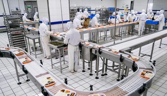 探訪春運高鐵盒飯生產全過程 從原料到餐桌，守護旅客舌尖安全